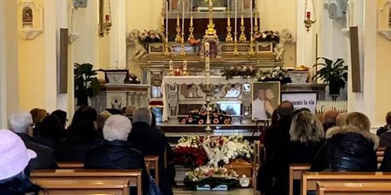 Ischia, i funerali di Eleonora e Salvatore, i fidanzati uccisi dalla frana