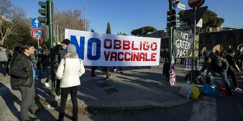 L'approvato un emendamento della Lega che sospende le multe ai non vaccinati fino al 30 giugno