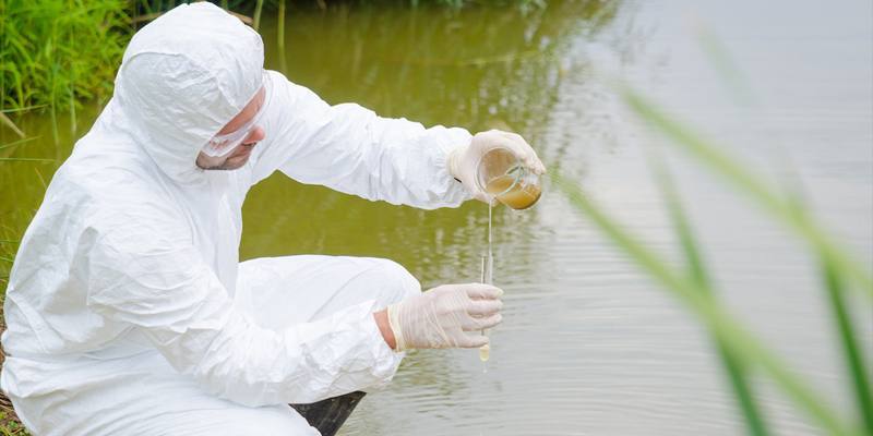 Più della metà delle acque italiane contiene pesticidi