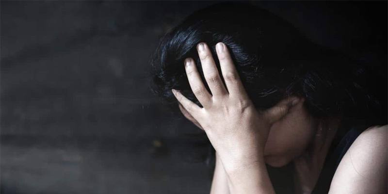 Ragazzina di 12 anni violentata in un locale della periferia di Siena