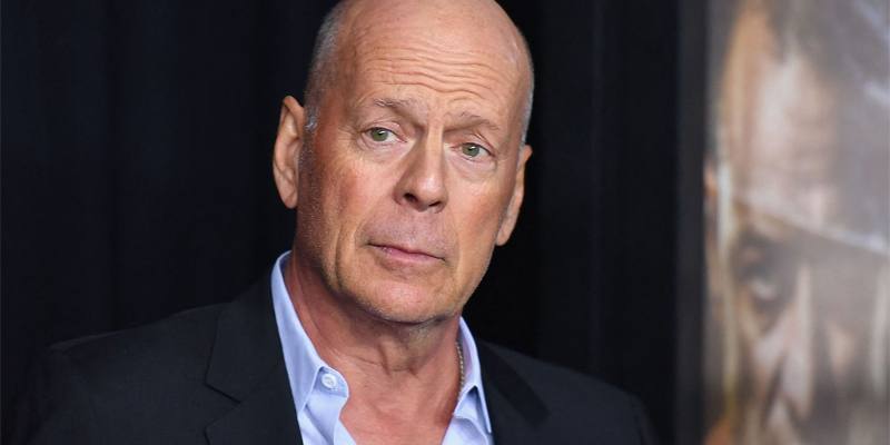 L'attore americano Bruce Willis soffre di una forma di demenza che sta compromettendo la sua salute e le sue abilità comunicative