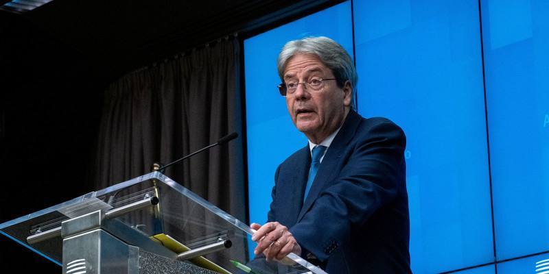 Il commissario europeo all'Economia Paolo Gentiloni (Pd): Il governo italiano è meno antieuropeo di quanto molti pensavano