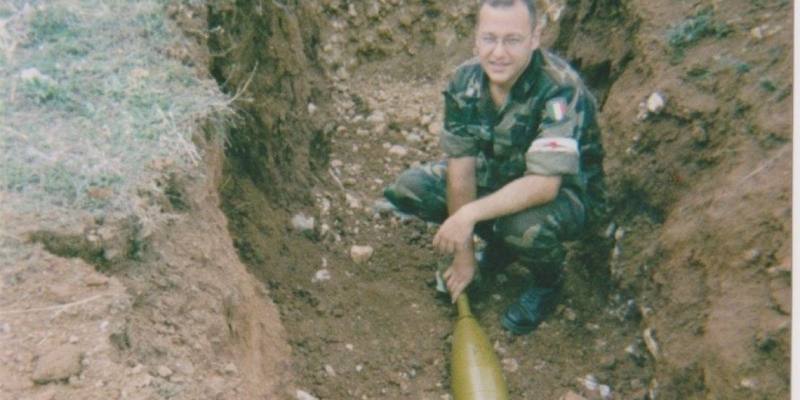 Il ministero della Difesa è stato condannato a risarcire la famiglia di un militare morto a causa di un cancro contratto in seguito all'esposizione di amianto durante il suo servizio in Albania e Kosovo