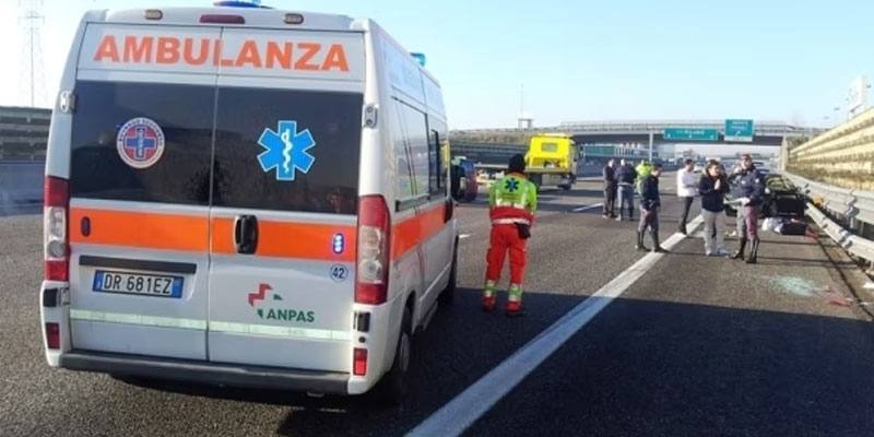 Inverte il senso di marcia lungo l’autostrada e provoca un scontro frontale