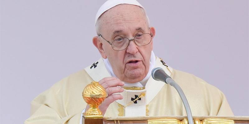 Papa Francesco ha pubblicato un Motu proprio che stabilisce che tutti i beni acquisiti da istituzioni curiali e enti collegati alla Santa Sede appartengono di fatto alla Santa Sede