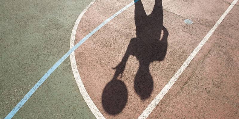 Un allenatore di basket è stato arrestato per abusi sessuali su un giovane giocatore