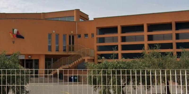 Un professore di una scuola di Licata si è lanciata dalla finestra del terzo piano