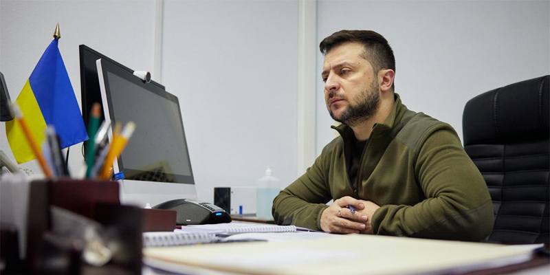 Zelensky ha licenziato il comandante delle forze di Kiev in Donbass