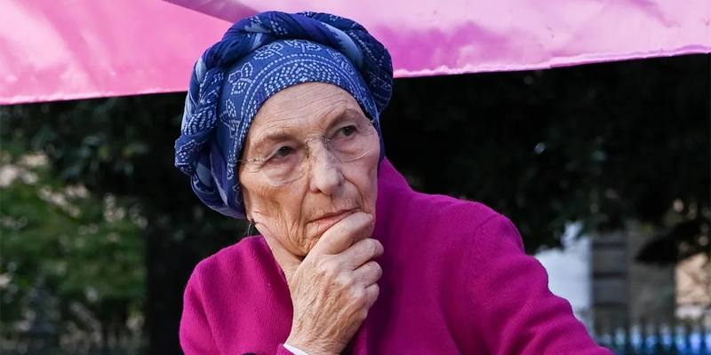 Il giudice istruttore di Bruxelles ha ordinato il blocco del conto italiano della ONG Non c'è pace senza giustizia fondata da Emma Bonino