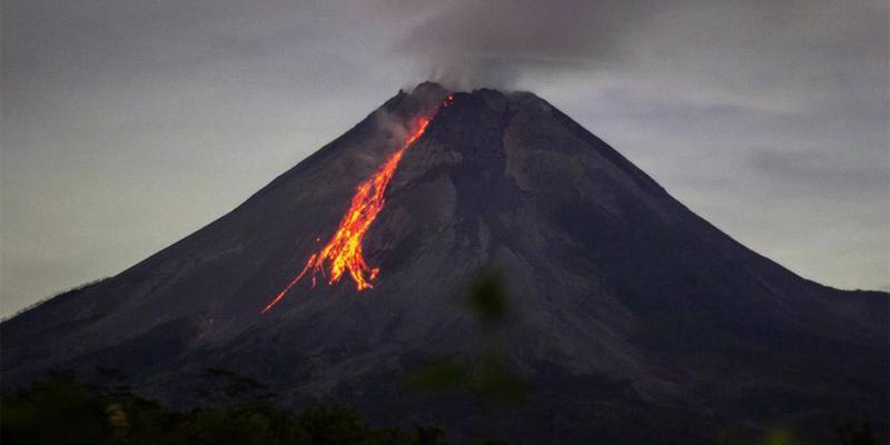 L'Indonesia è stata colpita dall'eruzione del vulcano Merapi, uno dei più attivi al mondo, per la seconda volta in pochi giorni