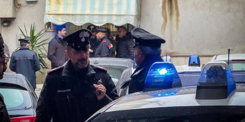 Omicidio in pieno giorno a Napoli: uomo ucciso in strada a Pianura