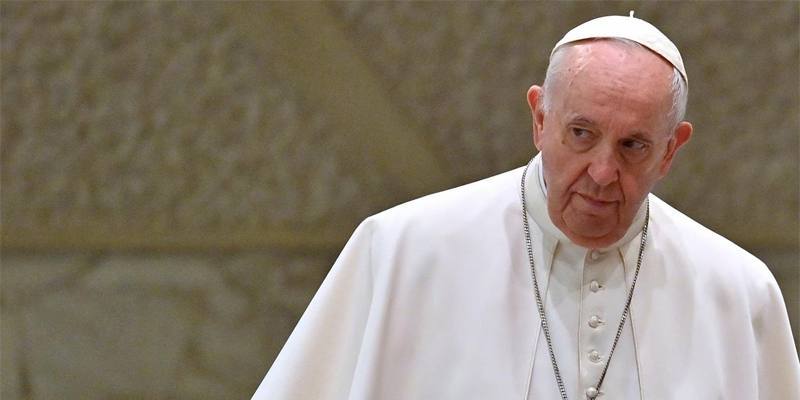 Papa Francesco ha detto che il celibato nella Chiesa occidentale è una prescrizione temporanea e non eterna, e che i sacerdoti sposati sono comuni nel rito orientale