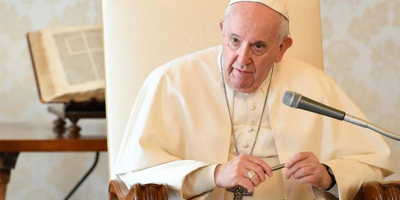 Papa Francesco ha ribadito che, per ora, non è pronto a rivedere il celibato sacerdotale