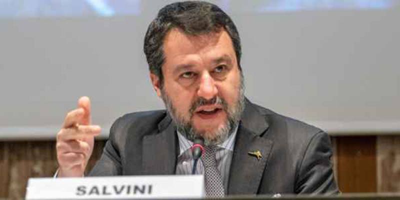 Si parla di una possibile stretta sul fumo e le sigarette anche all’aperto. Il vice premier Salvini è contrario