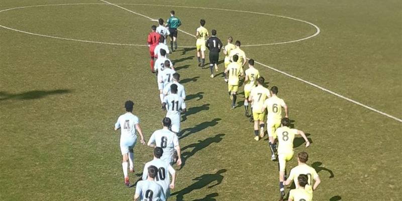 Un calciatore di 17 anni degli Allievi regionali della Colicoderviese (Lecco) è stato squalificato per 5 anni per aver rotto il naso all'arbitro