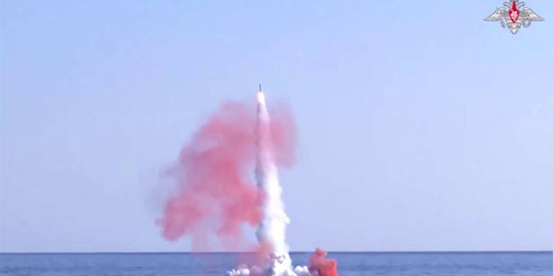 Un sottomarino russo ha effettuato un lancio di prova di un missile da crociera Kalibr dal Mar del Giappone