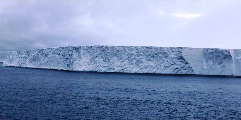 Uno degli iceberg più più grandi del mondo sta vagando nell'Oceano Antartico