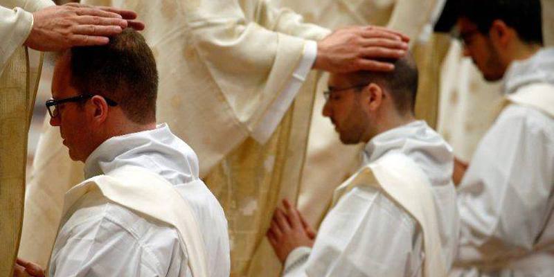 Perché i sacerdoti cattolici non si possono sposare?