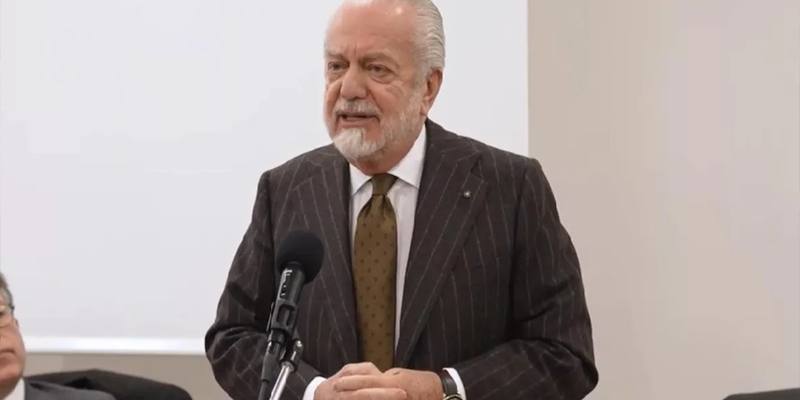 De Laurentiis ha criticato l'UEFA sostenendo che giocare 3 volte di seguito contro il Milan (tra campionato e coppa) è ridicolo 