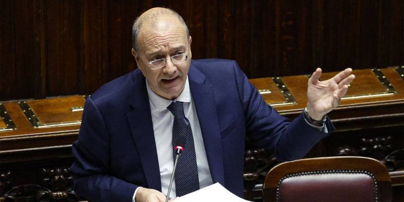 Il Ministro dell'Istruzione, Giuseppe Valditara, ha annunciato un piano di assunzioni che prevede quasi 100.000 nuovi posti in 2 anni