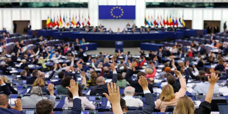 Il Parlamento europeo vuole dimezzare le pensioni ai deputati