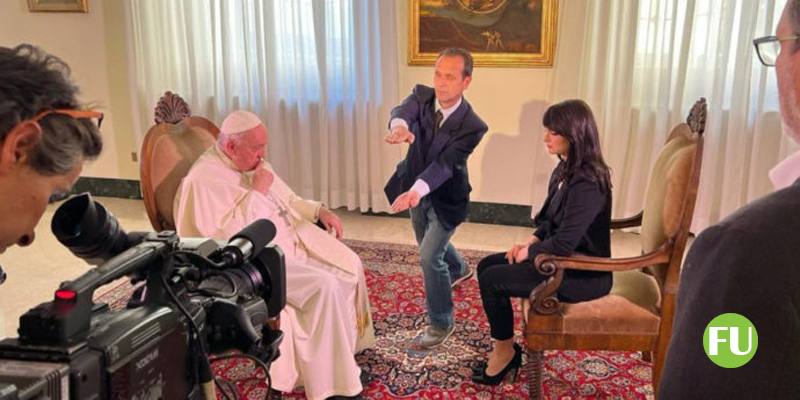 La gaffe di Lorena Bianchetti durante l'intervista a Papa Francesco