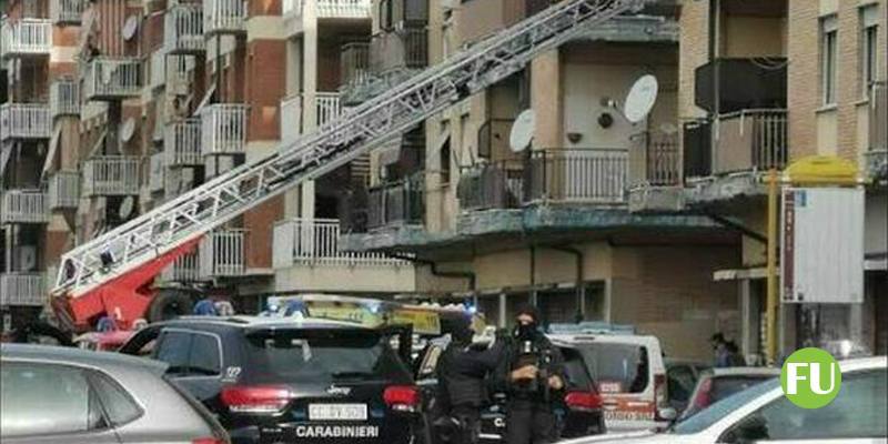 Minaccia l'ex e i condomini e poi si barrica in casa rompendo il tubo del gas