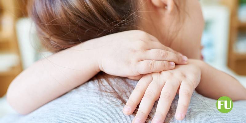 Tenta di rapire una bambina di 3 anni ma viene inseguito e bloccato dalla nonna