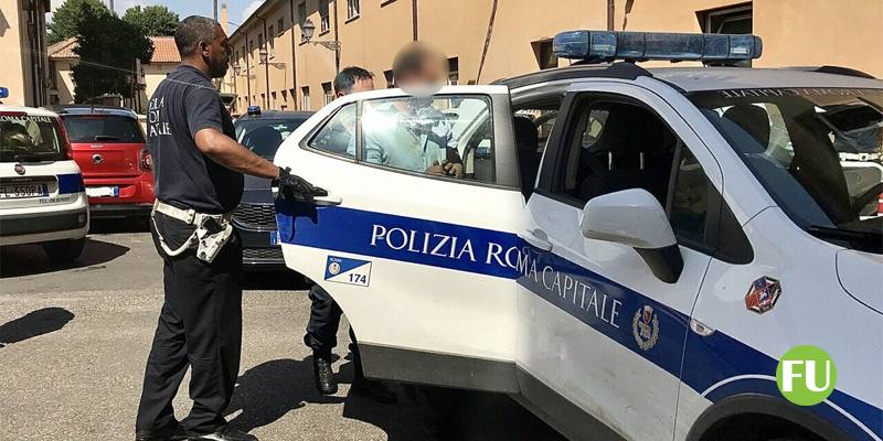 Un uomo è stato arrestato dopo aver morso un agente della polizia municipale a Roma