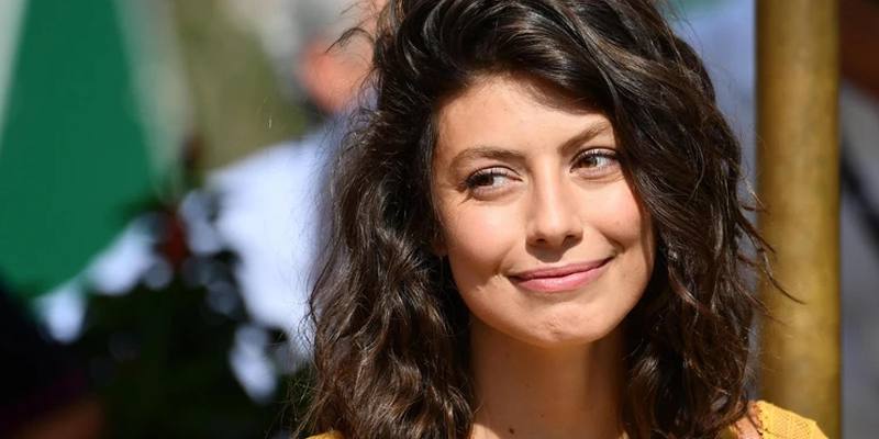 Chi è Alessandra Mastronardi?