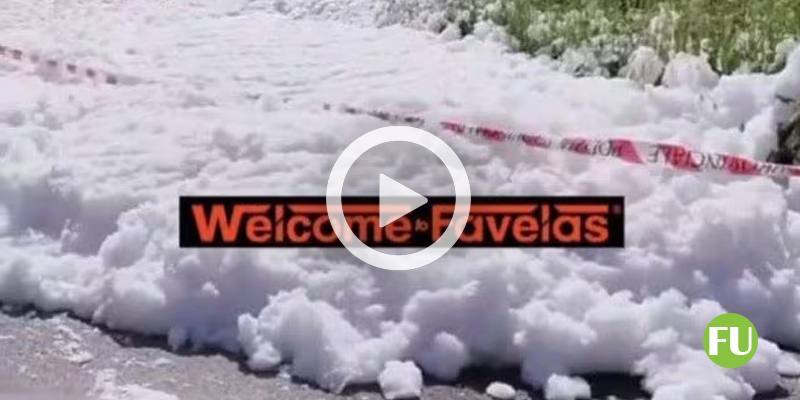 Il video della schiuma rosa che fuoriesce dalla strada a Anzio