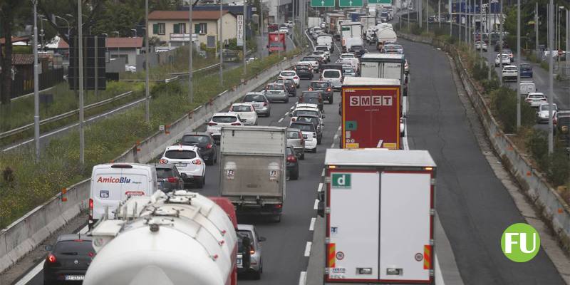 Abbandona la figlia 16enne sul Gra per un'insufficienza in latino