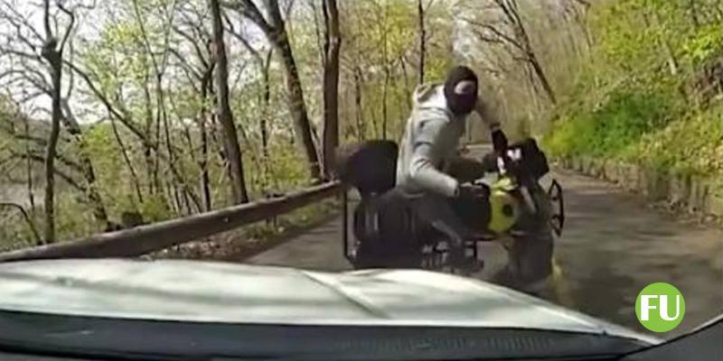 Il video del quad che si scontra con l'auto della polizia  