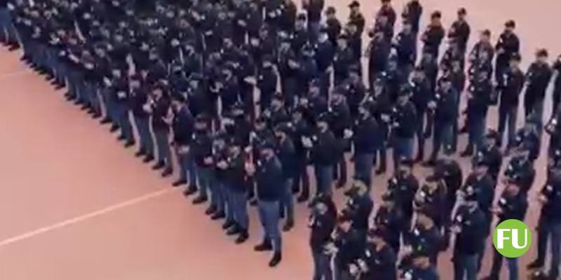 Il video dell'urlo degli allievi per il poliziotto accoltellato a Milano