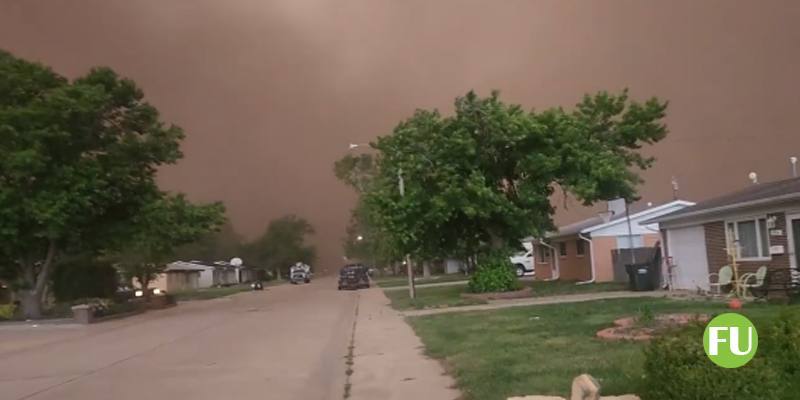 Il video della tempesta di sabbia che si abbatte in Kansas