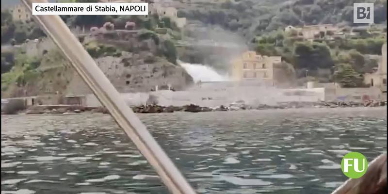 Il video dell'esplosione di una conduttura idrica a Castellammare di Stabia (Napoli)