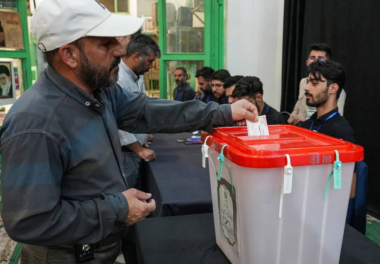 Ballottaggi in Iran per il secondo turno delle presidenziali