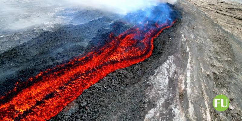 Il video dello Stromboli e della lava arrivata fino al mare