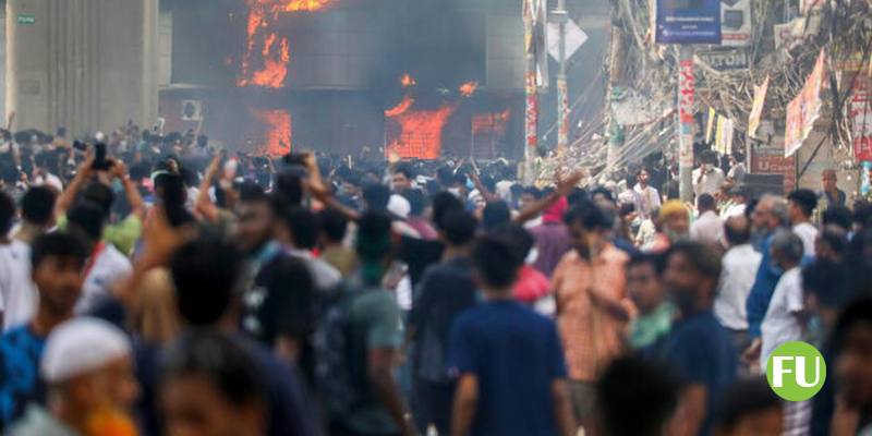 In fiamme l'edificio della tv di Stato in Bangladesh