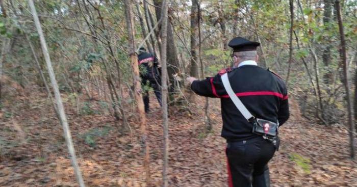 Pusher accoltellato nei boschi della droga a Castiglione Olona da due carabinieri