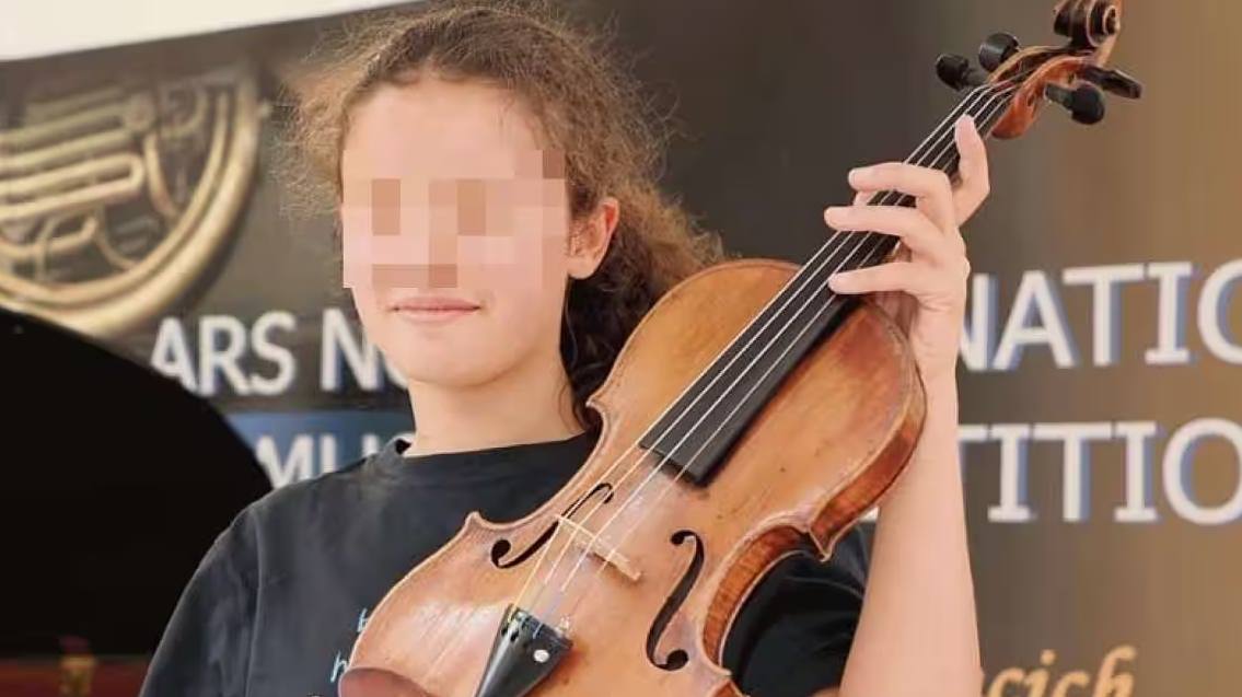 Trovato violino del '700 tra i rifiuti, suonato in concerto a Trieste