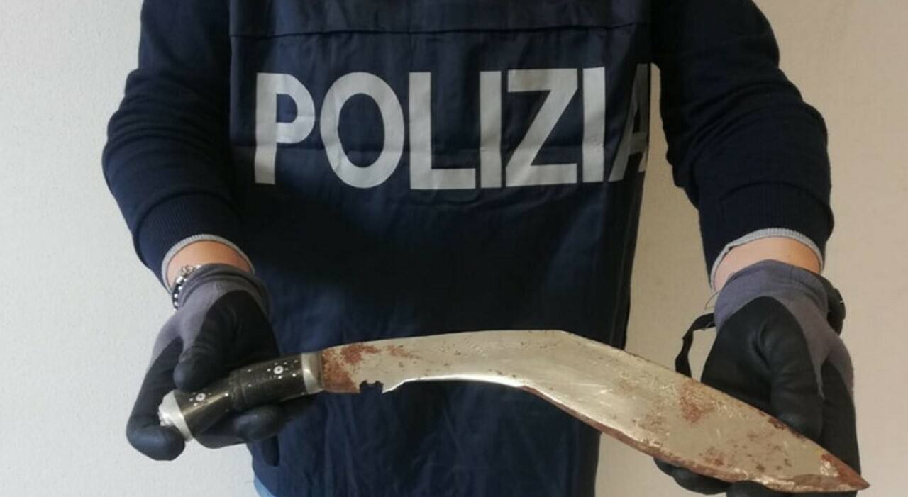 Verona: due tunisini con machete bloccati dalla polizia (ferito un agente)