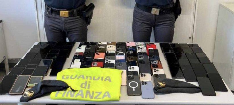 Cittadino romeno trovato sul treno con 121 smartphone rubati alla Street Parade di Zurigo