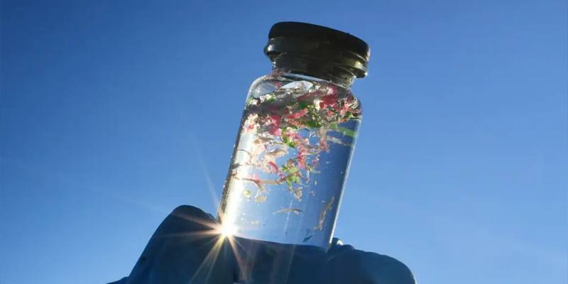 Come togliere le microplastiche dall’acqua che beviamo tutti i giorni