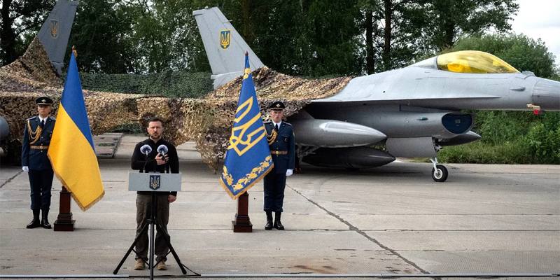 I jet occidentali F-16 sono arrivati in Ucraina