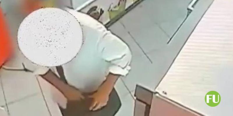 Il video del rapinatore che scarrella la pistola davanti alla cassiera (Milano)