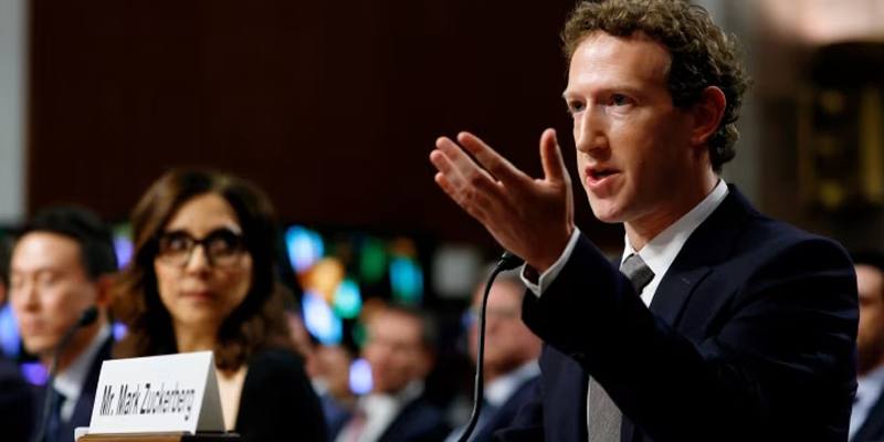 Mark Zuckerberg ha affermato che Facebook è stata sottoposta a pressioni dal governo statunitense per censurare contenuti relativi al COVID-19