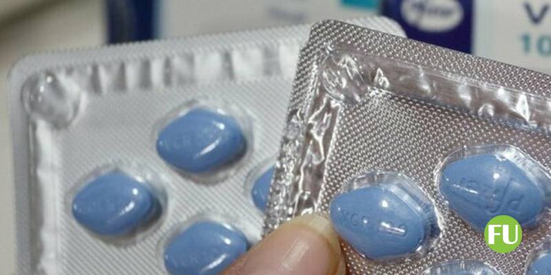 Rapinatore estrae il coltello e minaccia il farmacista: Dammi una scatola di viagra