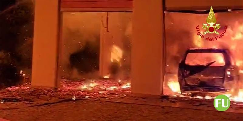 Il video dell'incendio doloso di due auto e una casa a Vigonza