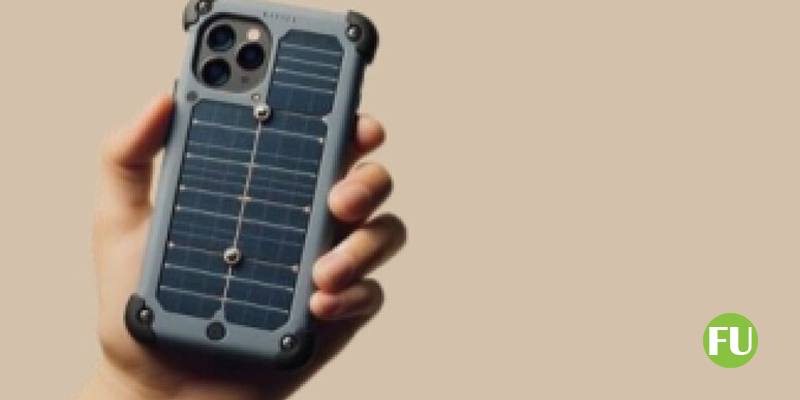 L'invenzione degli studenti di Foligno: una cover carica cellulare a energia solare